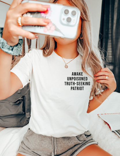 TRUTH SEEKING PATRIOT - BLACK PRINT POCKET DESIGN - TEE